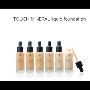 Younique Touch Mineral Liquid Foundation